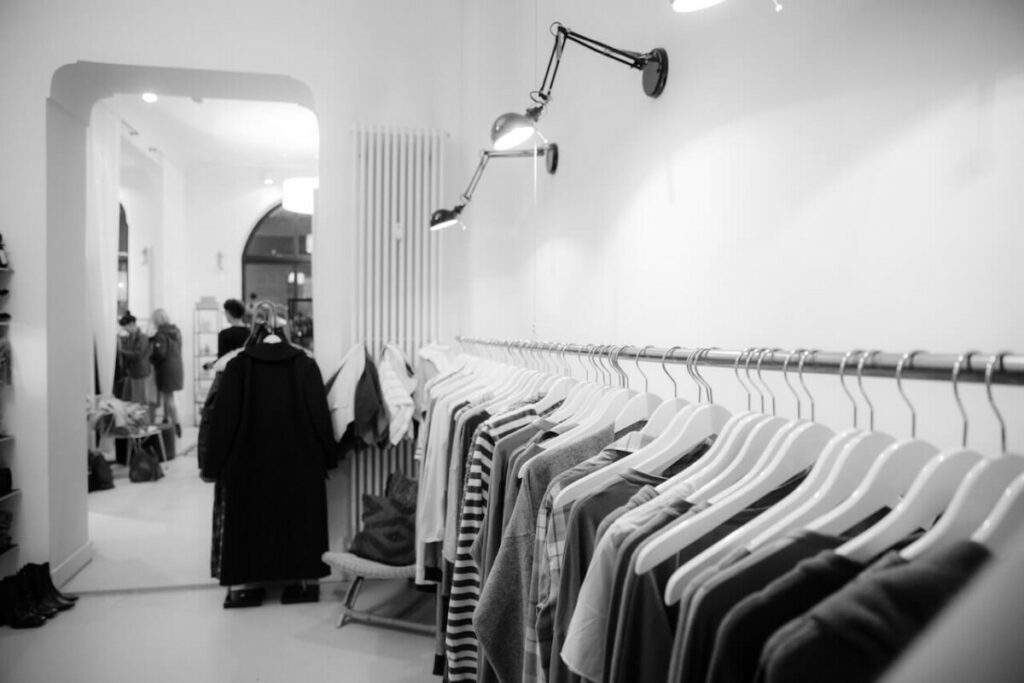 A clothing pop-up shop and benefits of pop up shop
